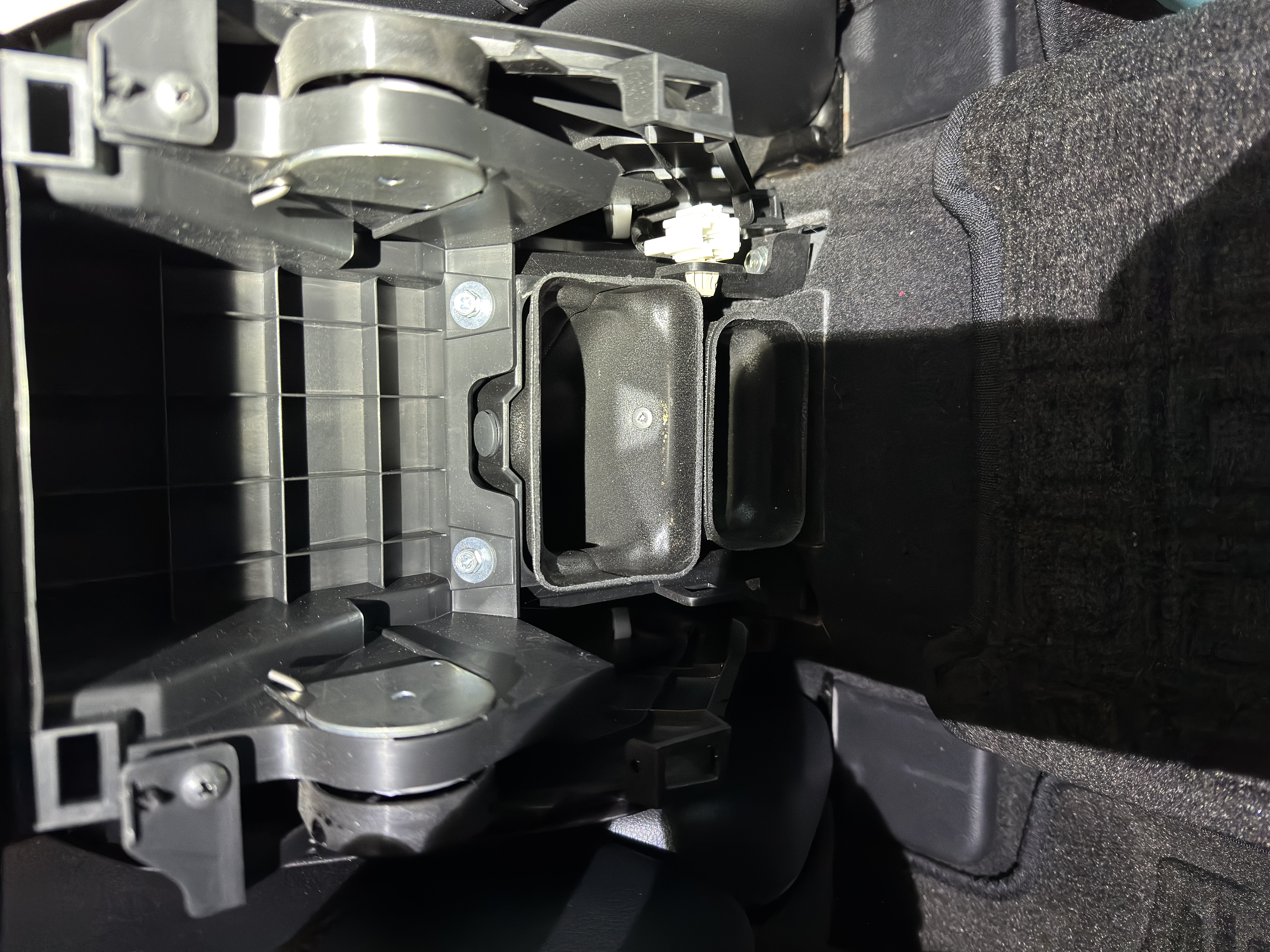 Rear pannel with air outlets removed, view on inside air ducts
